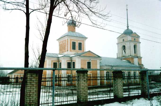 Болхов. Церковь Введения во храм Пресвятой Богородицы. фасады, Фотография краеведа Ореста Николаевича Анохина, светлой памяти доцента Орловского государственного технического университета, 2005 г. 