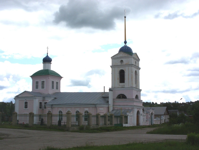 Болхов. Церковь Введения во храм Пресвятой Богородицы. общий вид в ландшафте, Северный фасад церкви.