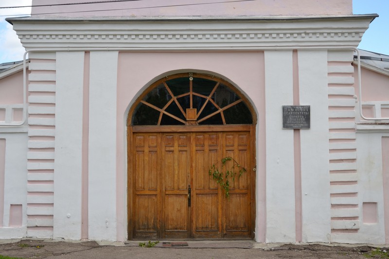 Болхов. Церковь Введения во храм Пресвятой Богородицы. фасады