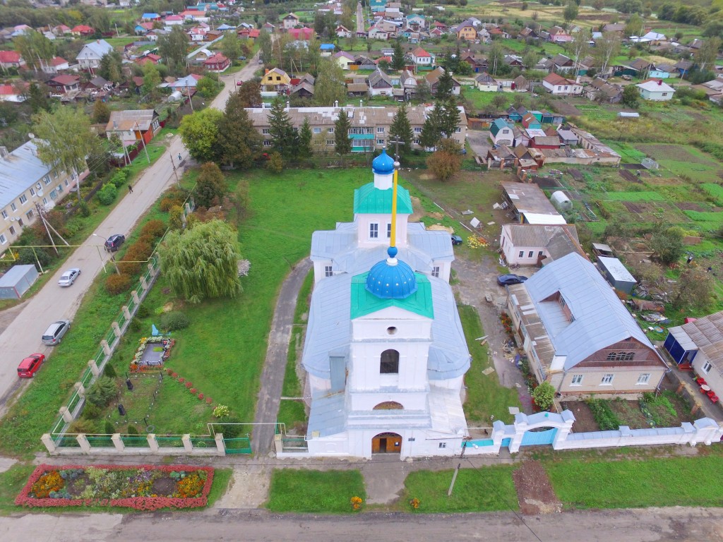 Болхов. Церковь Введения во храм Пресвятой Богородицы. общий вид в ландшафте, Вид с запада, фото с квадрокоптера