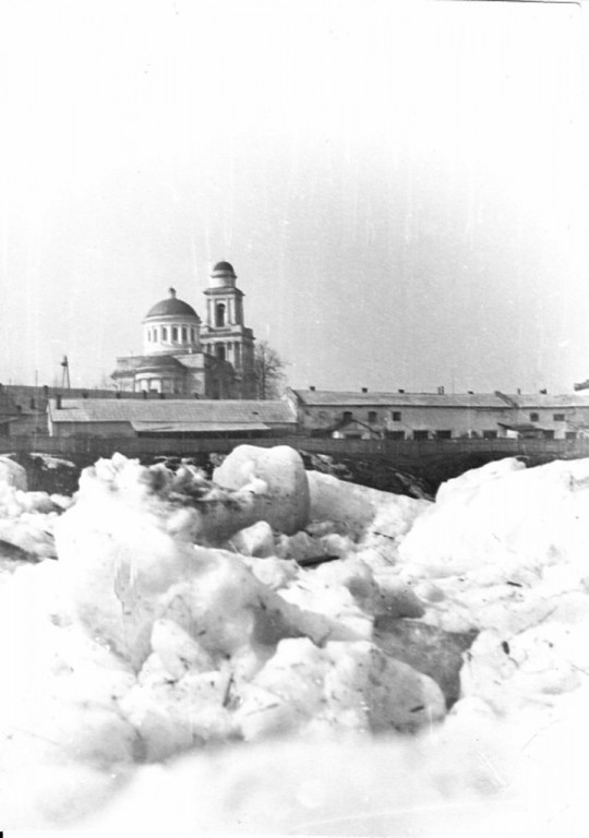 Ржев. Кафедральный собор Оковецкой иконы Божией Матери. архивная фотография, Ледоход на Волге 1968 год