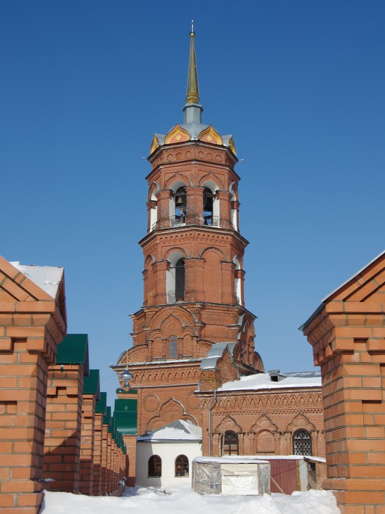 Тихвинский храм осенью Кунгур
