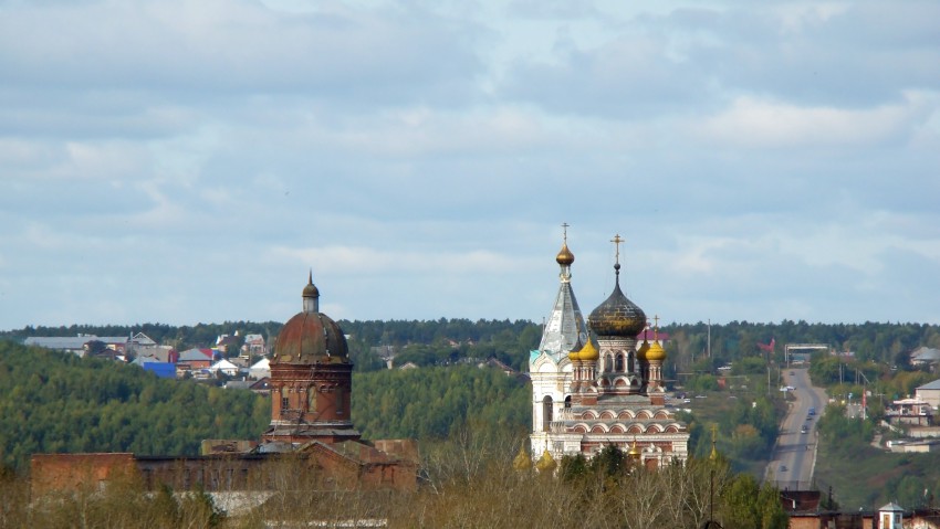 Кунгур. Иоанно-Предтеченский женский монастырь. Церковь Иоанна Предтечи. общий вид в ландшафте