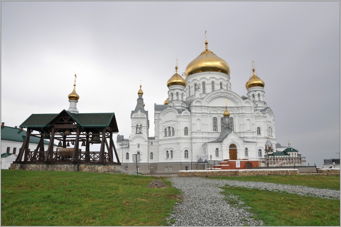 Белая Гора. Николаевский Белогорский монастырь. Собор Воздвижения Креста Господня. фасады