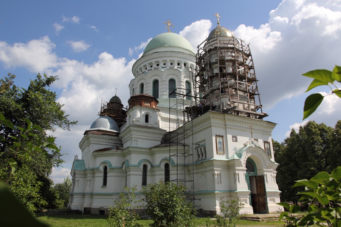 Нижняя Салда. Церковь Александра Невского. фасады