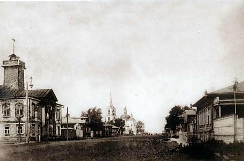 Церковь Сретения Господня, Туринск (Туринский район (Туринский ГО), Свердловская область). архивная фотография, Туринск. Сретенская церковь. Слева здание городской управы.