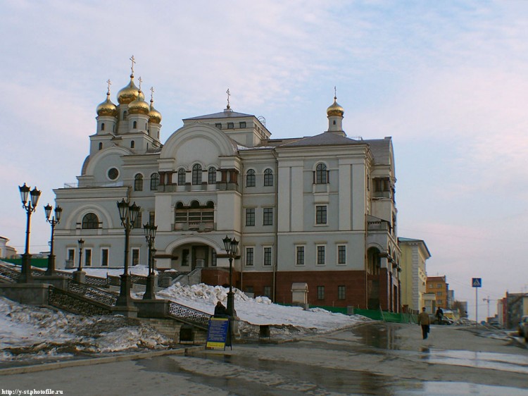 Екатеринбург. Церковь Николая Чудотворца на Патриаршьем подворье. общий вид в ландшафте