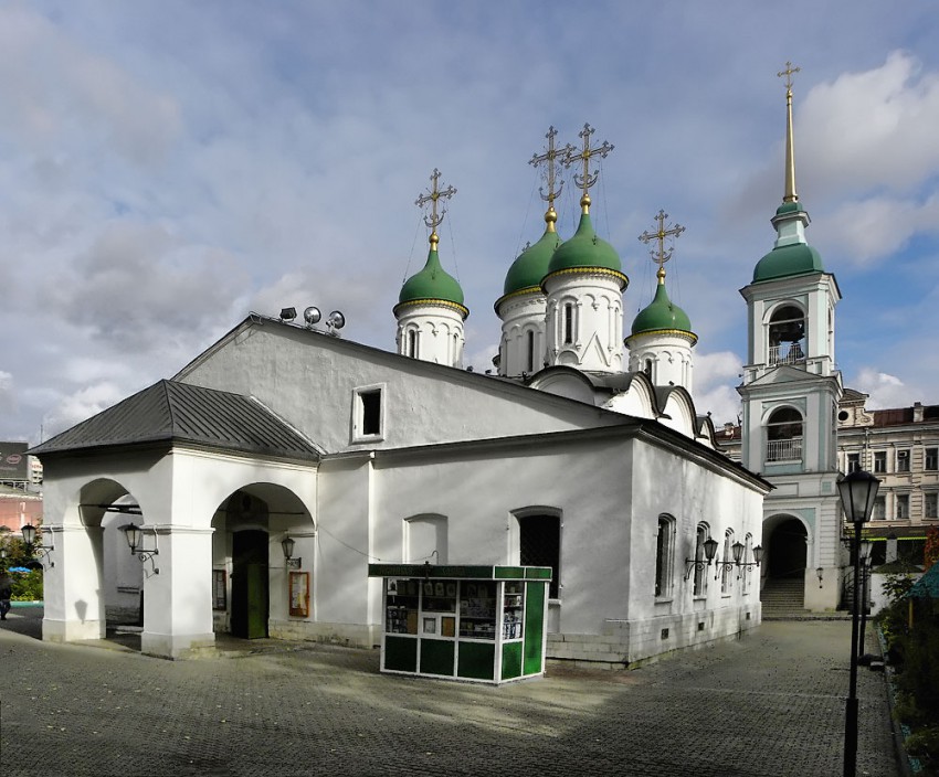 Мещанский. Церковь Троицы Живоначальной в Листах. фасады