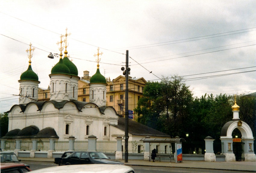 Мещанский. Церковь Троицы Живоначальной в Листах. фасады