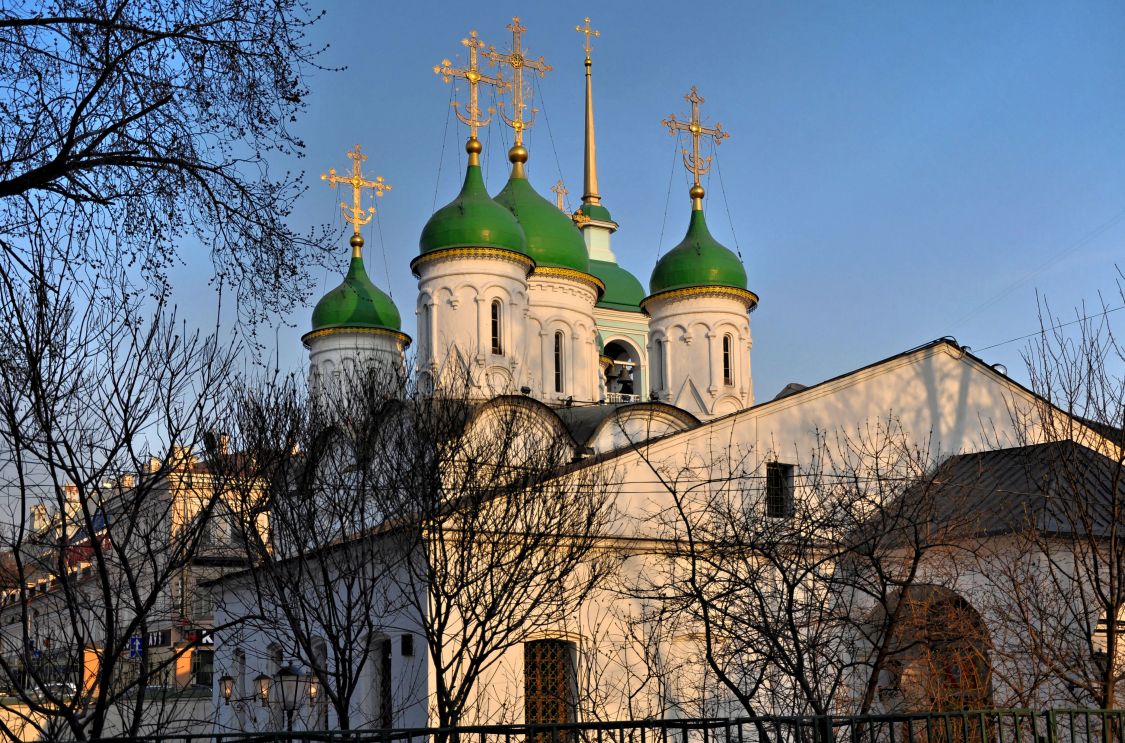 Мещанский. Церковь Троицы Живоначальной в Листах. фасады