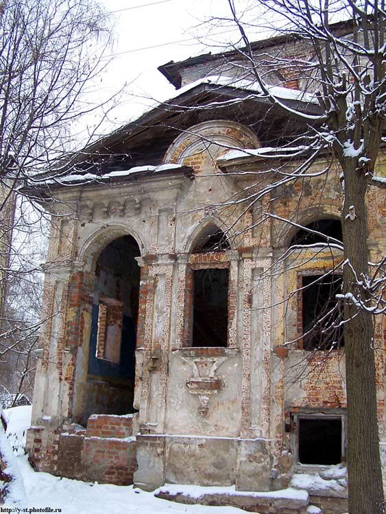 Церковь Вознесения Господня, Кострома (Кострома, город, Костромская область). дополнительная информация, Вход. Но внутрь лучше не заходить - там обычная свалка мусора.
