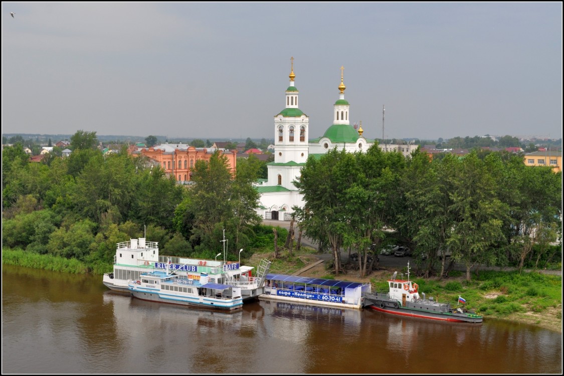 Тюмень. Церковь Вознесения Господня и Георгия Победоносца. общий вид в ландшафте