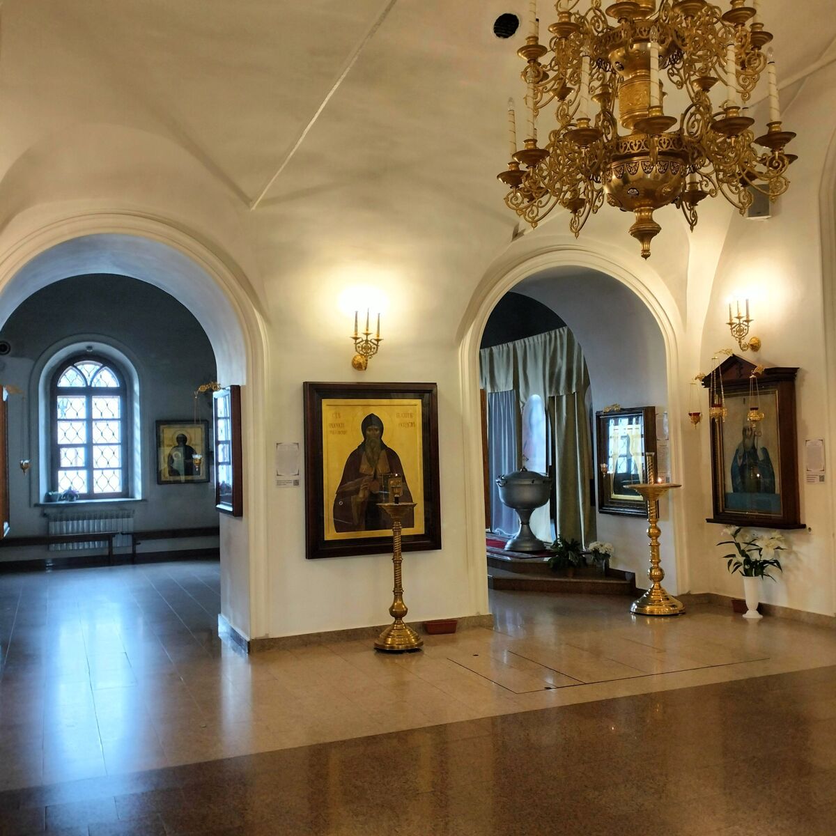 Церковь Вознесения Господня и Георгия Победоносца, Тюмень (Тюмень, город, Тюменская область). интерьер и убранство, Вид из центра на придел Рождества Пресвятой Богородицы