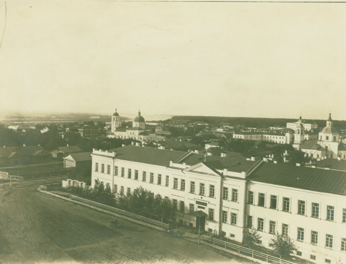 Церковь Спаса Преображения, Тобольск (Тобольский район и г. Тобольск, Тюменская область). архивная фотография, историческое фото , панорама. Спасская церковь слева