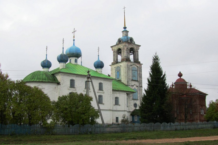 Храмовый комплекс. Церкви Николая Чудотворца и Благовещения Пресвятой Богородицы, Дмитриево (Череповецкий район, Вологодская область). фасады, вид с северо-востока