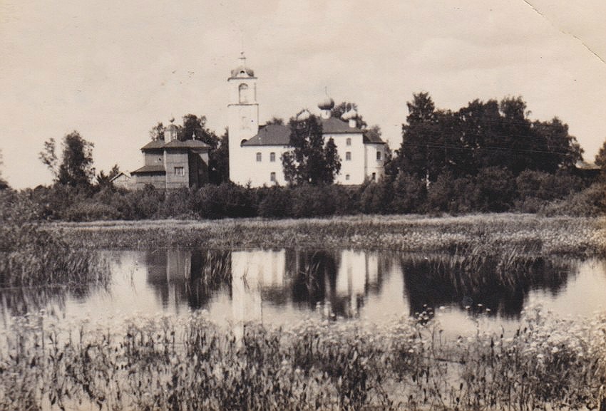 Дмитриево. Храмовый комплекс. Церкви Николая Чудотворца и Благовещения Пресвятой Богородицы. архивная фотография, Фотография из личного фотоархива.