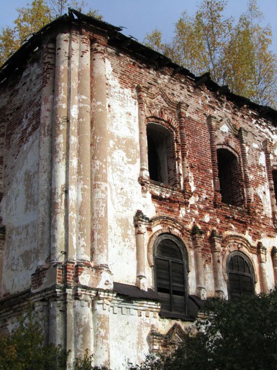 Церковь Троицы Живоначальной, Улома (Череповецкий район, Вологодская область). архитектурные детали, юго-западный угол, декор