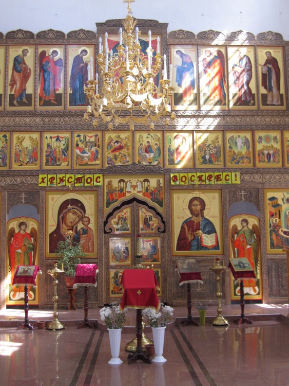 Церковь Успения Пресвятой Богородицы, Пошехонье (Пошехонский район, Ярославская область). интерьер и убранство, Иконостас церкви Успения Пресвятой Богородицы.