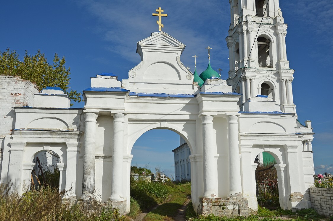 Диево-Городище. Церковь Троицы Живоначальной. дополнительная информация, ворота церковной ограды