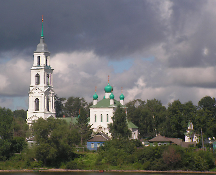 Церковь Смоленской Иконы Божией Матери, Диево-Городище (Некрасовский район, Ярославская область). общий вид в ландшафте