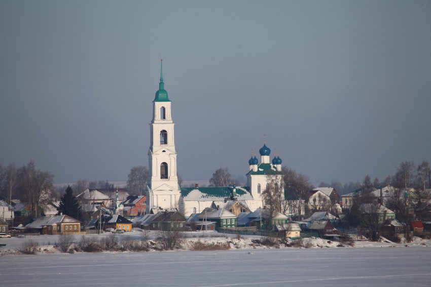 Церковь Смоленской Иконы Божией Матери, Диево-Городище (Некрасовский район, Ярославская область). общий вид в ландшафте