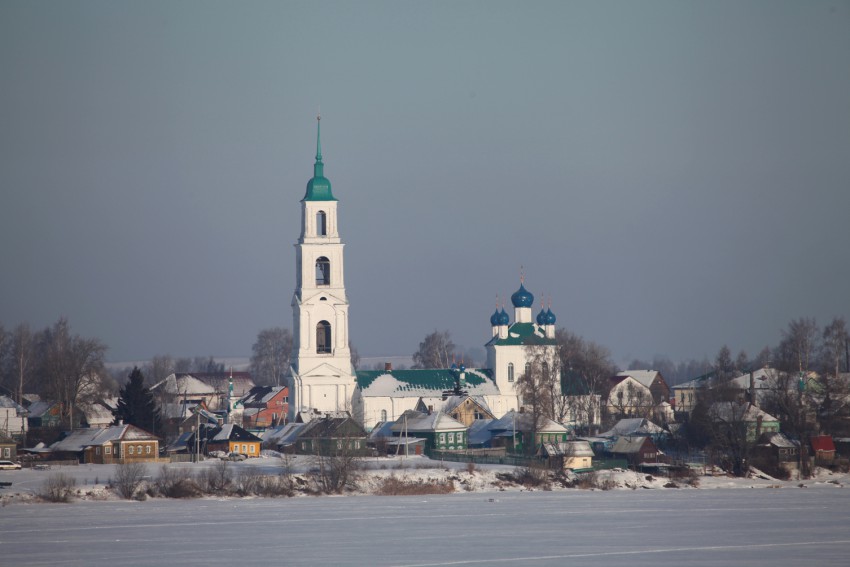 Диево-Городище. Церковь Смоленской Иконы Божией Матери. общий вид в ландшафте