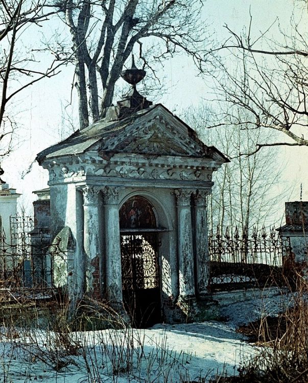 Церковь Спаса Нерукотворного Образа, Рыбницы (Некрасовский район, Ярославская область). фасады, Северные ворота ограды церкви