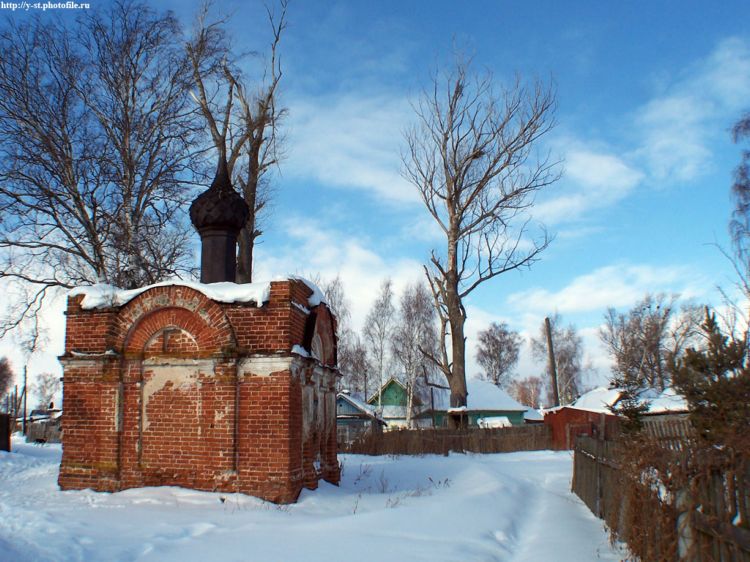 Часовня Покрова Пресвятой Богородицы, Стрельниково (Костромской район, Костромская область). общий вид в ландшафте