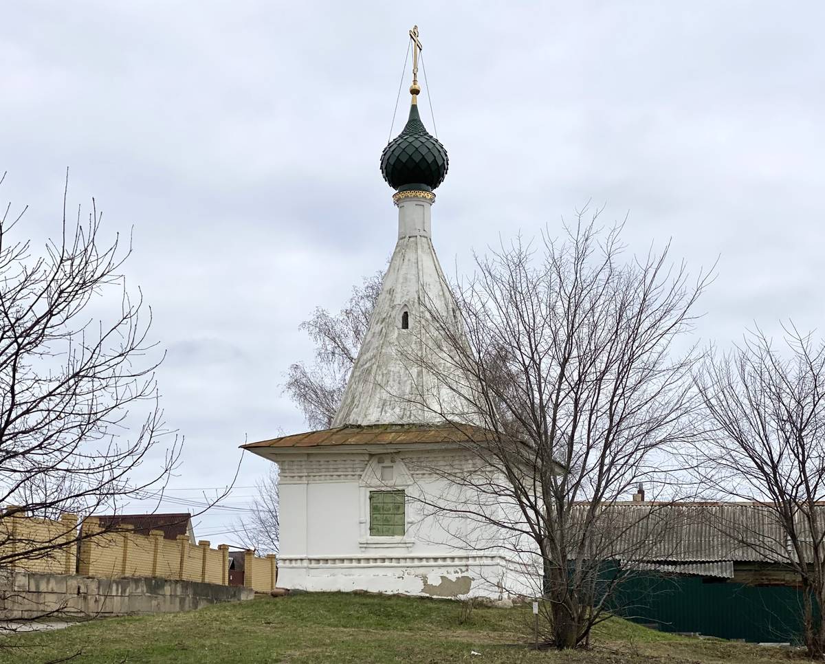 Вид с юго-востока, фасады. Часовня Креста Господня на Святом озере, Некрасово (Костромской район, Костромская область)