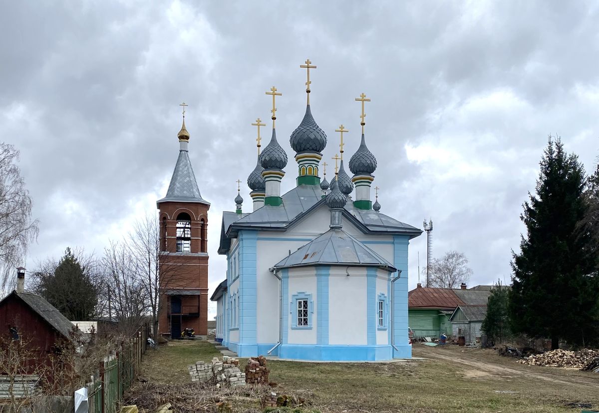 Вид с юго-востока, фасады. Церковь Покрова Пресвятой Богородицы, Стрельниково (Костромской район, Костромская область)