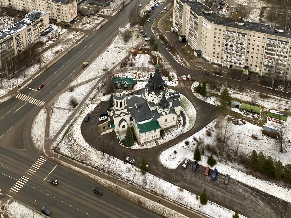 Вид с ЮЗ, общий вид в ландшафте. Церковь Тихона, патриарха Всероссийского и Новомучеников и исповедников Церкви Русской, Кострома (Кострома, город, Костромская область)