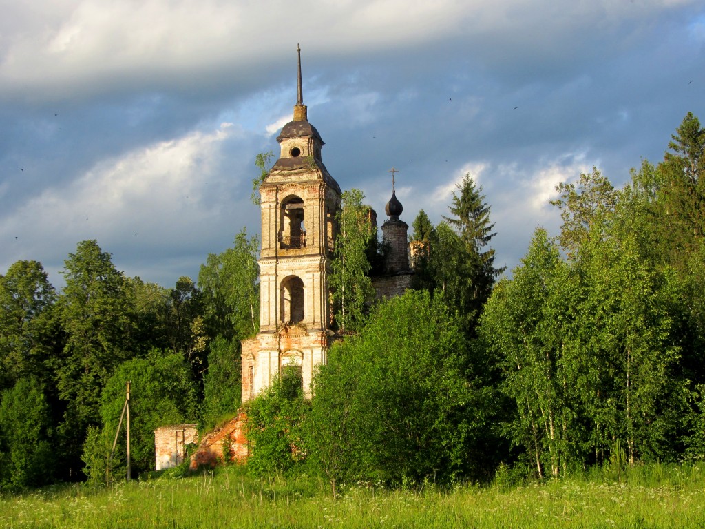 Коровье, село. Церковь Собора Пресвятой Богородицы. общий вид в ландшафте