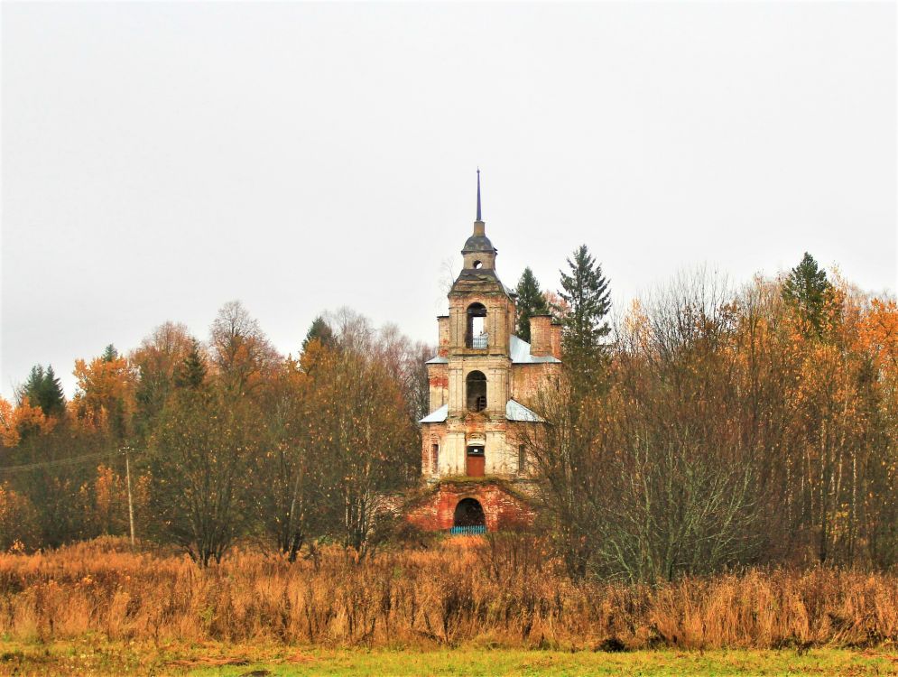 Коровье, село. Церковь Собора Пресвятой Богородицы. общий вид в ландшафте