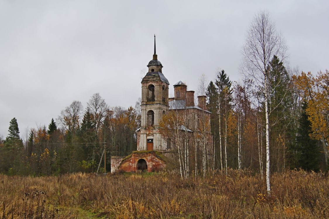 Коровье, село. Церковь Собора Пресвятой Богородицы. общий вид в ландшафте