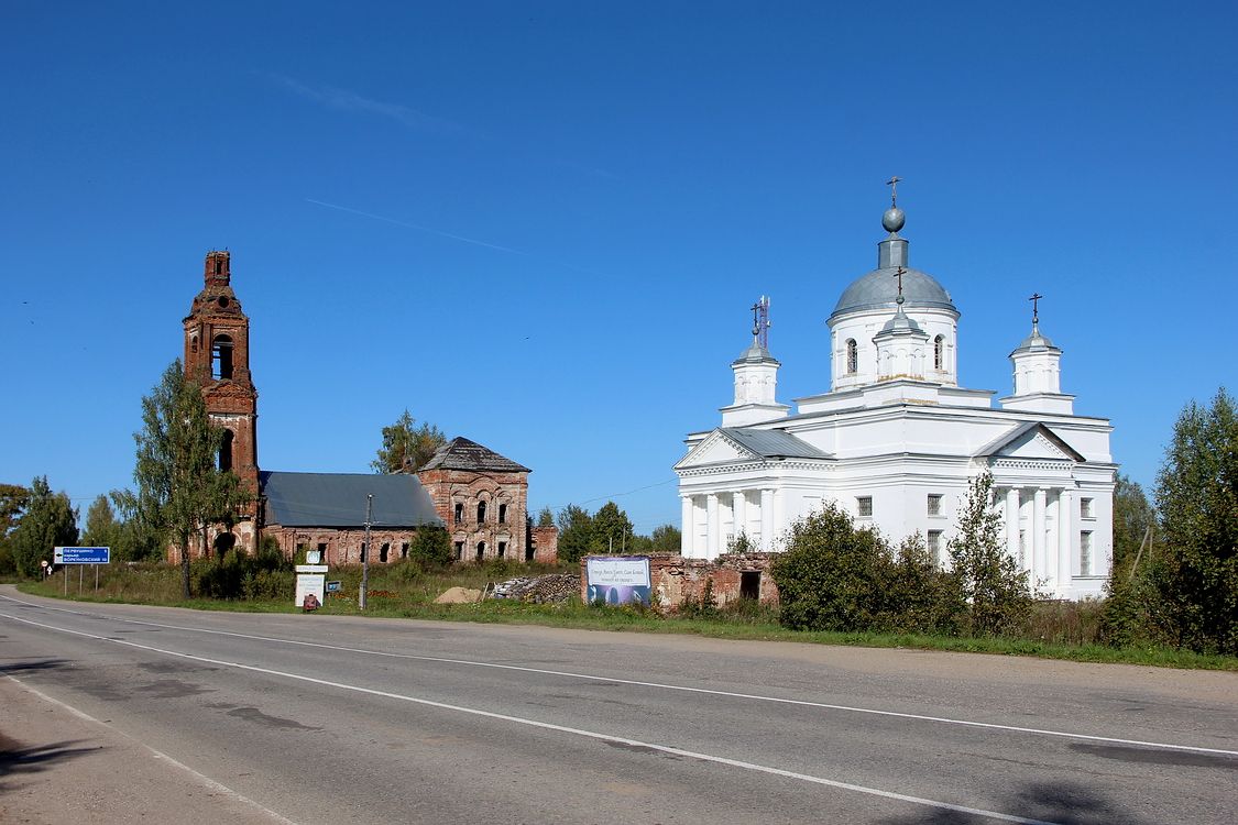 Воронье. Храмовый комплекс. Церкви Троицы Живоначальной и Успения Пресвятой Богородицы. фасады