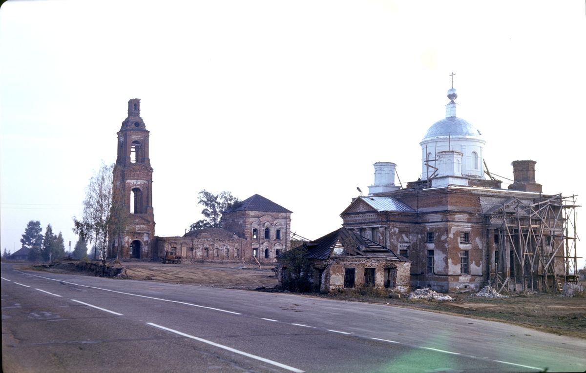 фасады. Храмовый комплекс. Церкви Троицы Живоначальной и Успения Пресвятой Богородицы, Воронье (Судиславский район, Костромская область)