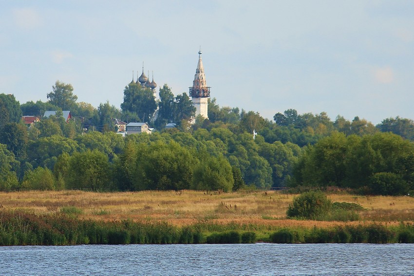 Сидоровское. Церковь Николая Чудотворца. общий вид в ландшафте, Вид с Волги