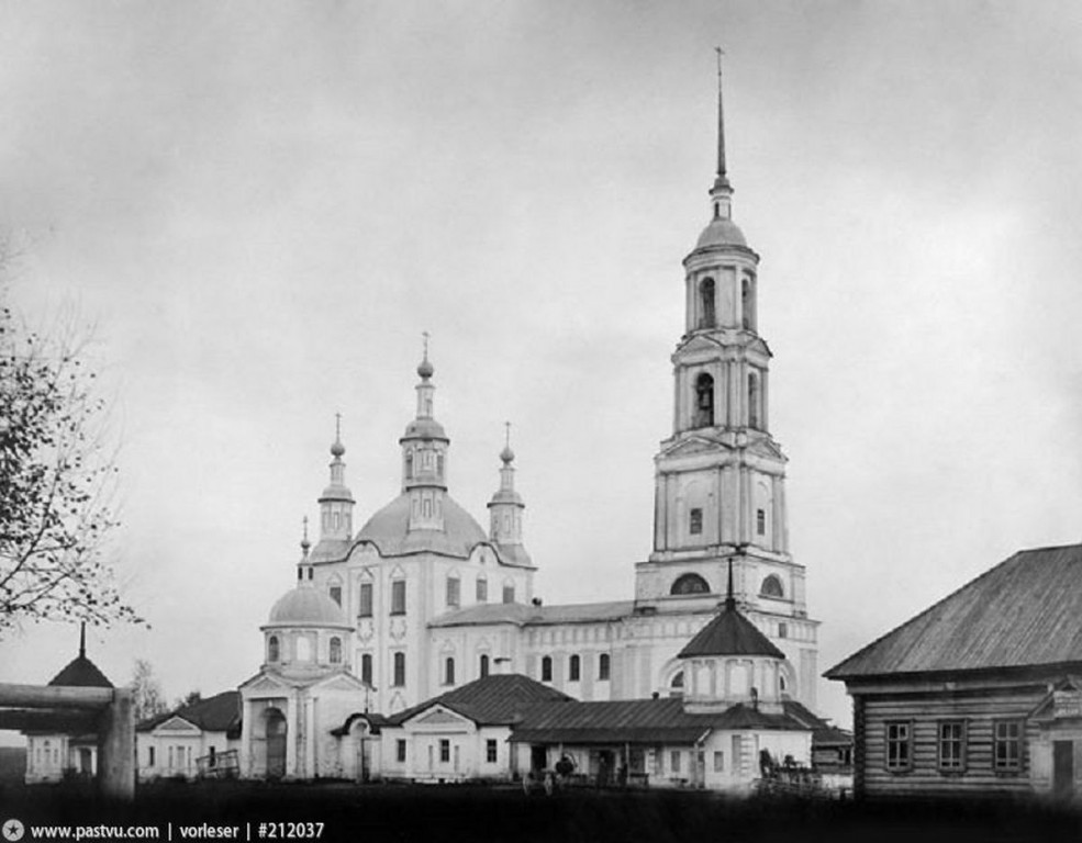 Церковь Троицы Живоначальной, Зашугомье (Солигаличский район, Костромская область). архивная фотография, 1910—1917,Автор:Орлов С.А.Направление съемки:юго-восток фото с https://pastvu.com/p/212037