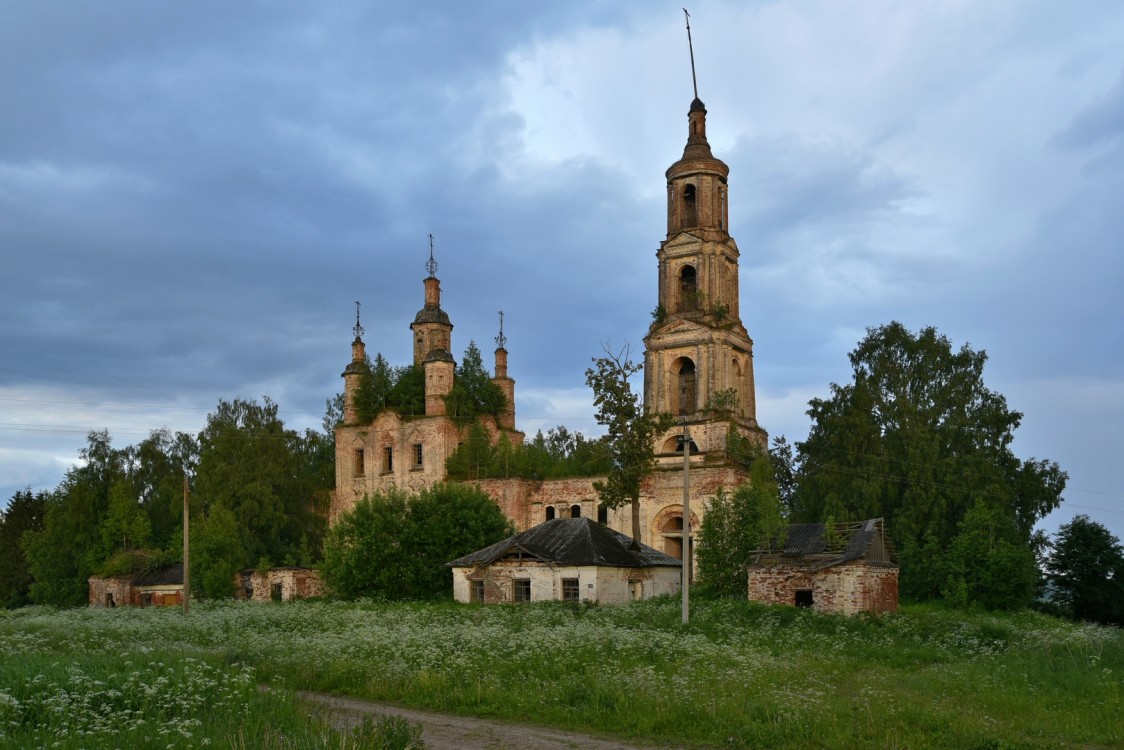 Церковь Троицы Живоначальной, Зашугомье (Солигаличский район, Костромская область). фасады, Вид с северо-запада