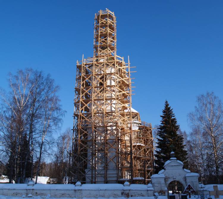 Церковь Николая Чудотворца, Николо-Бережки (Островский район, Костромская область). документальные фотографии, Церковь на реставрации.