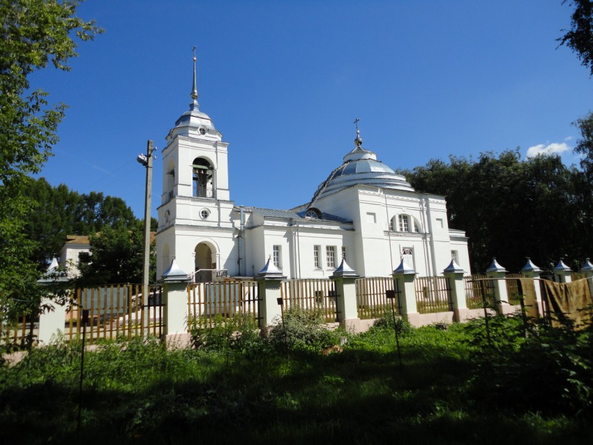 Кострома. Церковь Иоанна Кронштадтского. общий вид в ландшафте