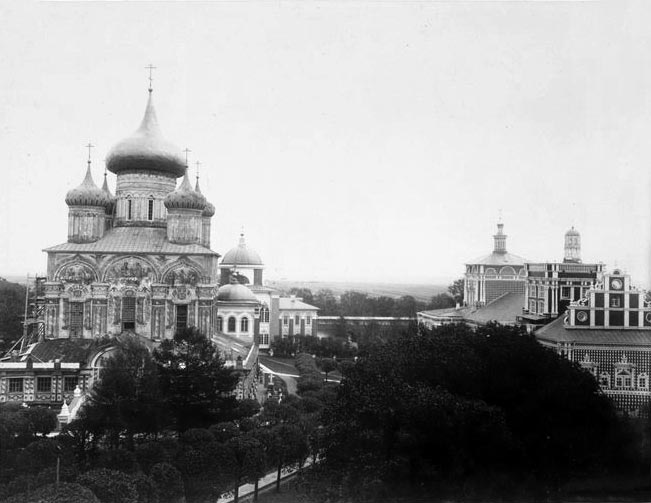 Даниловский. Симонов мужской монастырь. архивная фотография, Успенский собор и Тихвинская церковь