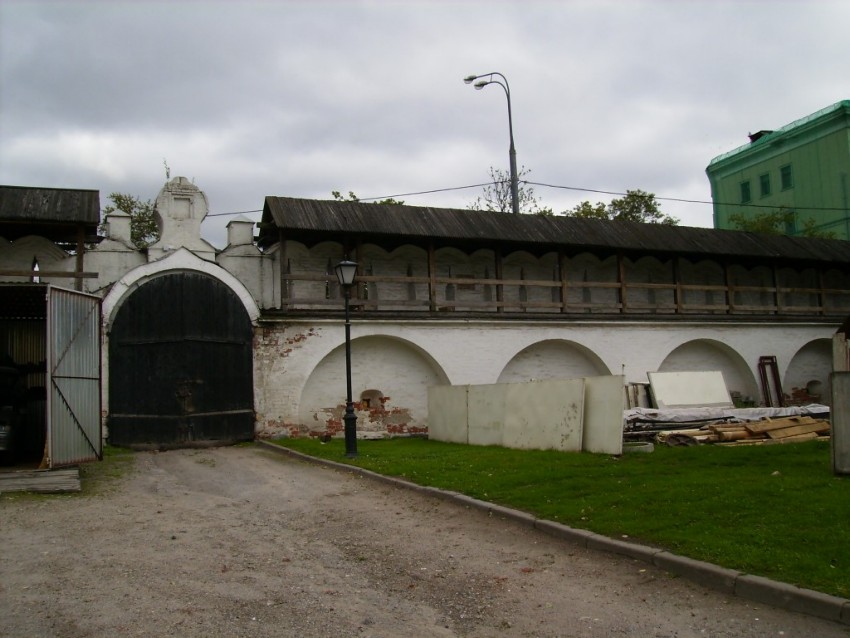 Таганский. Спасо-Андроников монастырь. дополнительная информация, Восточная  стена  монастыря