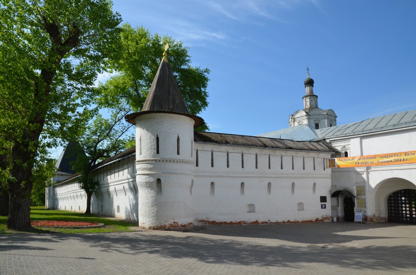 Таганский. Спасо-Андроников монастырь. общий вид в ландшафте