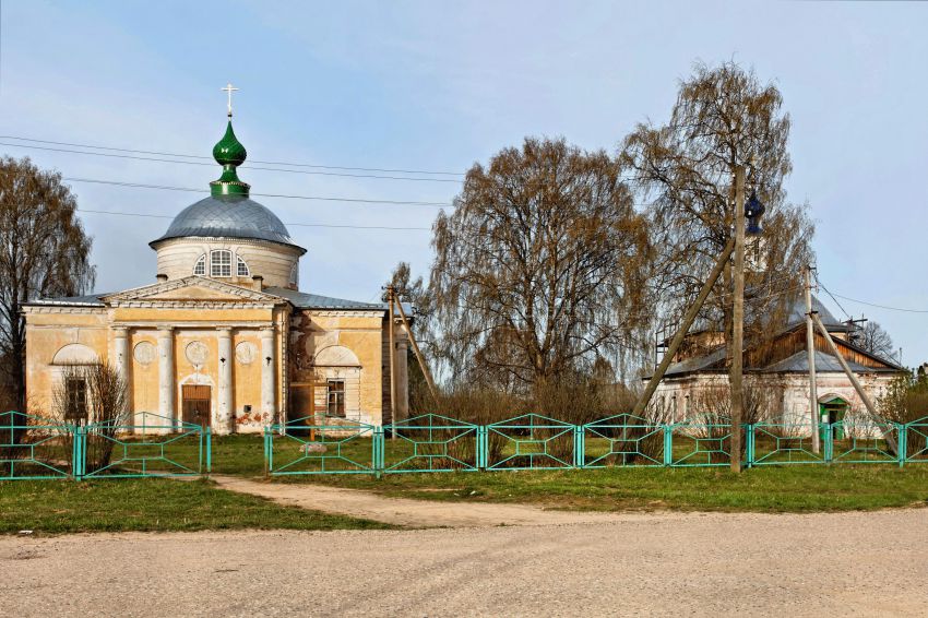 Храмовый комплекс. Церкви Благовещения Пресвятой Богородицы и Воскресения Христова, Судай (Чухломский район, Костромская область). общий вид в ландшафте