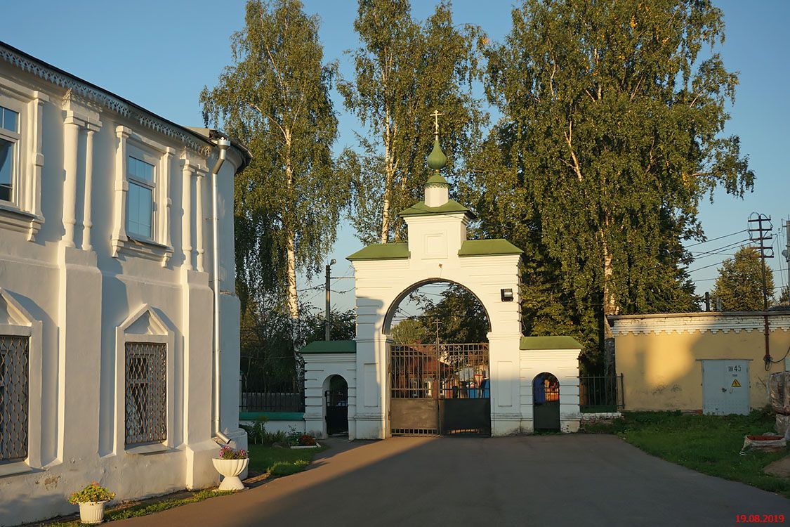 Церковь Преображения Господня, Кинешма (Кинешемский район, Ивановская область). дополнительная информация, Ворота