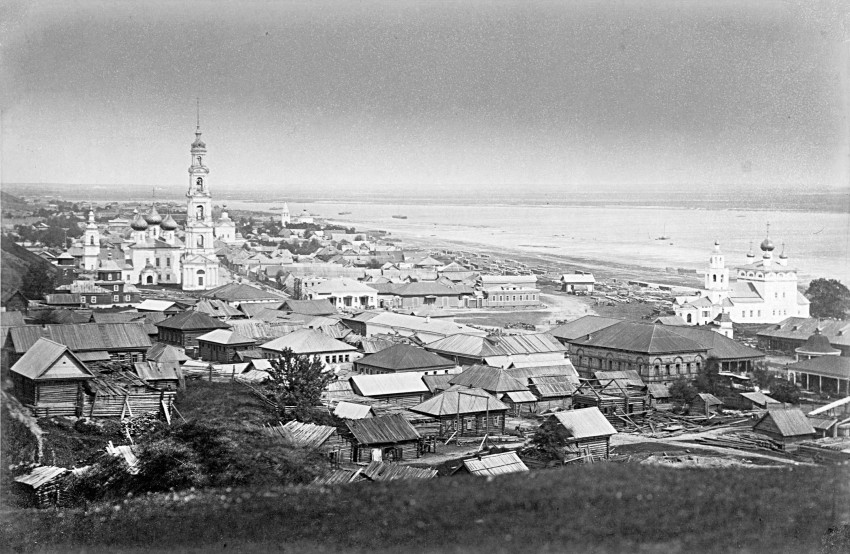 Юрьевец. Храмовый комплекс. Соборы Входа Господня в Иерусалим  и Успения Пресвятой Богородицы и церковь Георгия Победоносца в колокольне. архивная фотография, Фото начала ХХ века