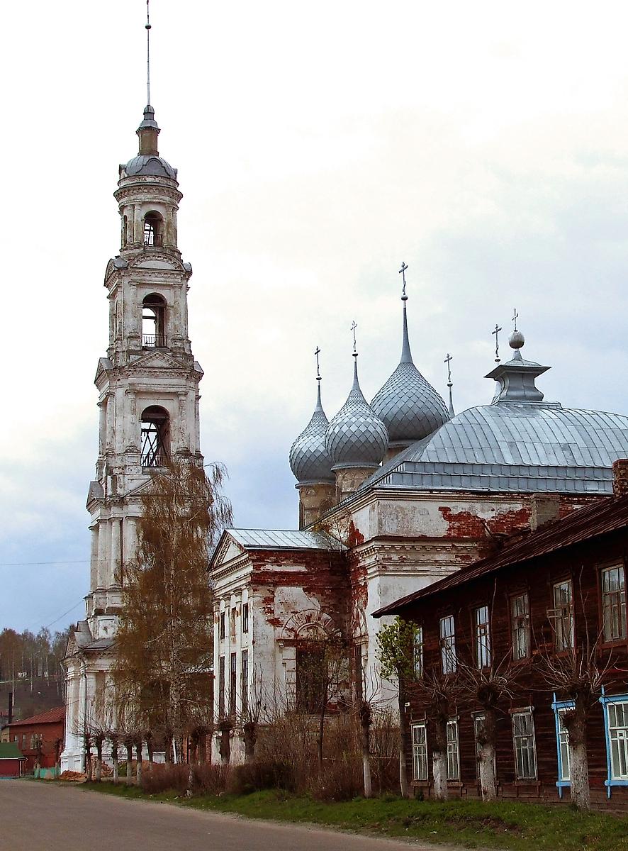 общий вид в ландшафте. Храмовый комплекс. Соборы Входа Господня в Иерусалим  и Успения Пресвятой Богородицы и церковь Георгия Победоносца в колокольне, Юрьевец (Юрьевецкий район, Ивановская область)