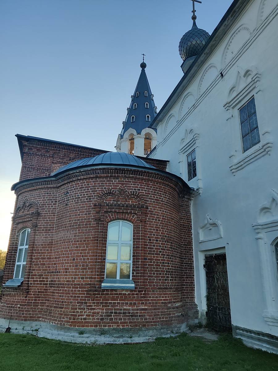 Южная апсида трапезной., архитектурные детали. Церковь Воскресения Христова, Ёлнать (Юрьевецкий район, Ивановская область)