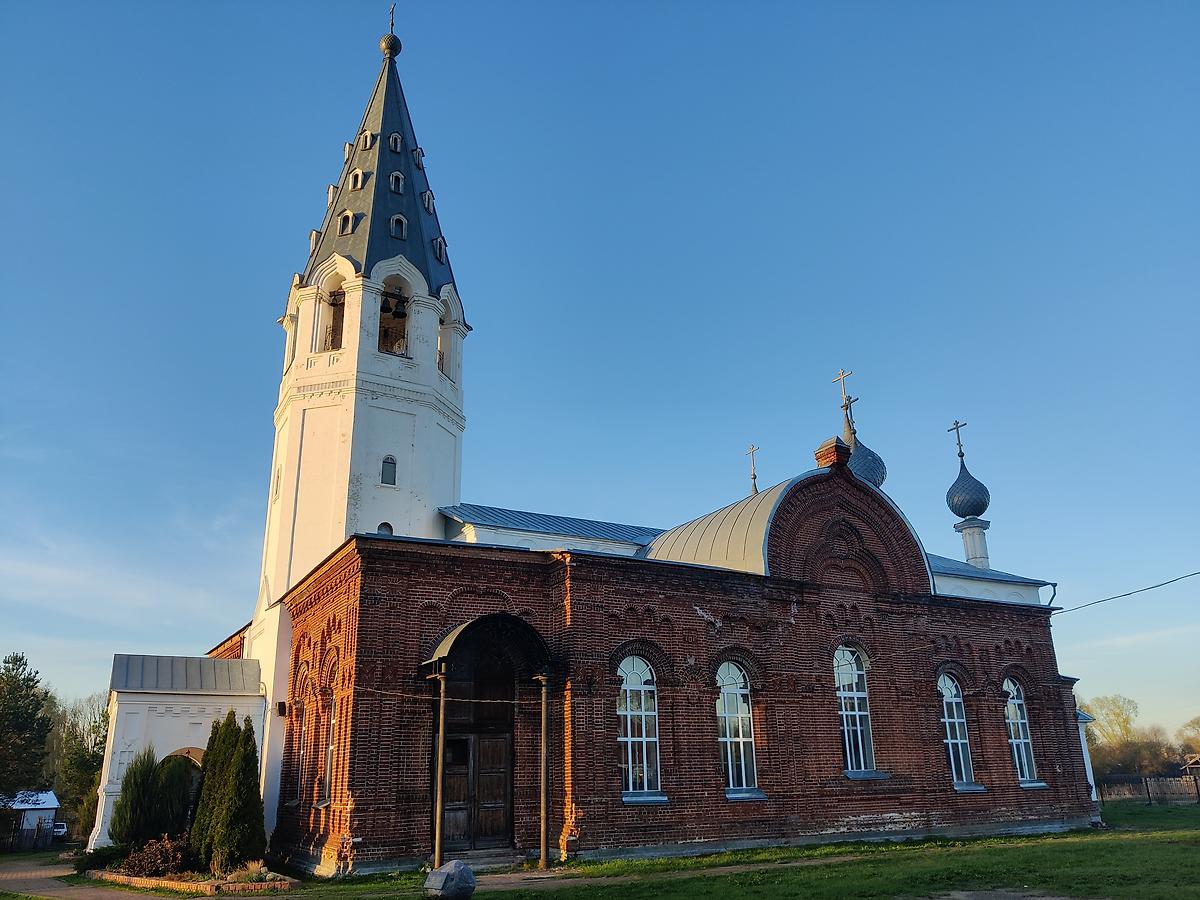 Общий вид на храм с Юго-Запада, фасады. Церковь Воскресения Христова, Ёлнать (Юрьевецкий район, Ивановская область)